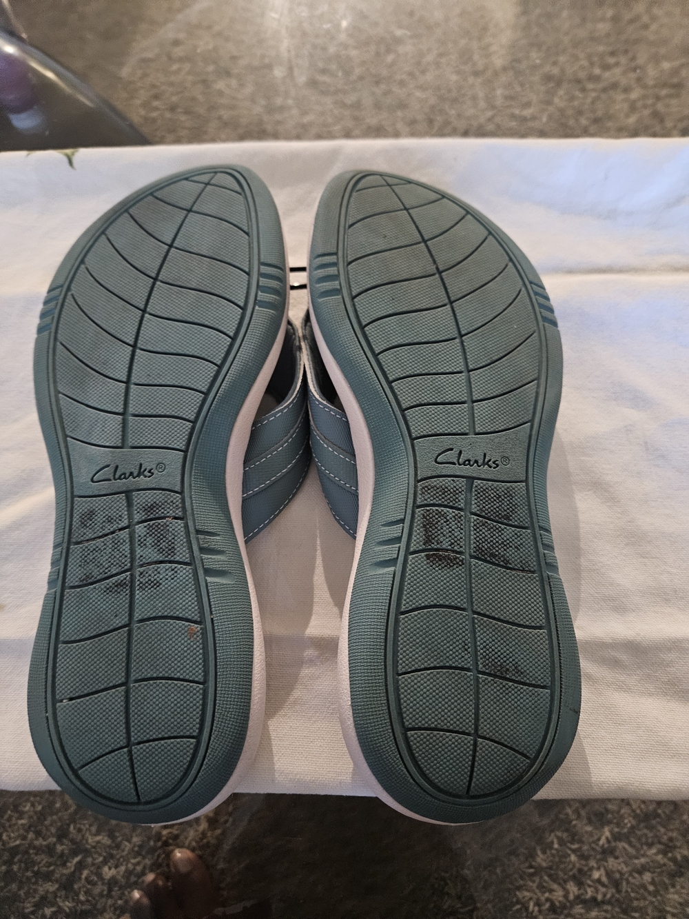 Clarks Teal Cloudsteppers Slip-On Thong Sandals - Picture 7 of 10